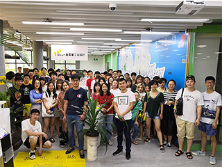 京工業(yè)大學(xué)工業(yè)設(shè)計(jì)專業(yè)師生訪問(wèn)團(tuán)拜訪101工業(yè)設(shè)計(jì)